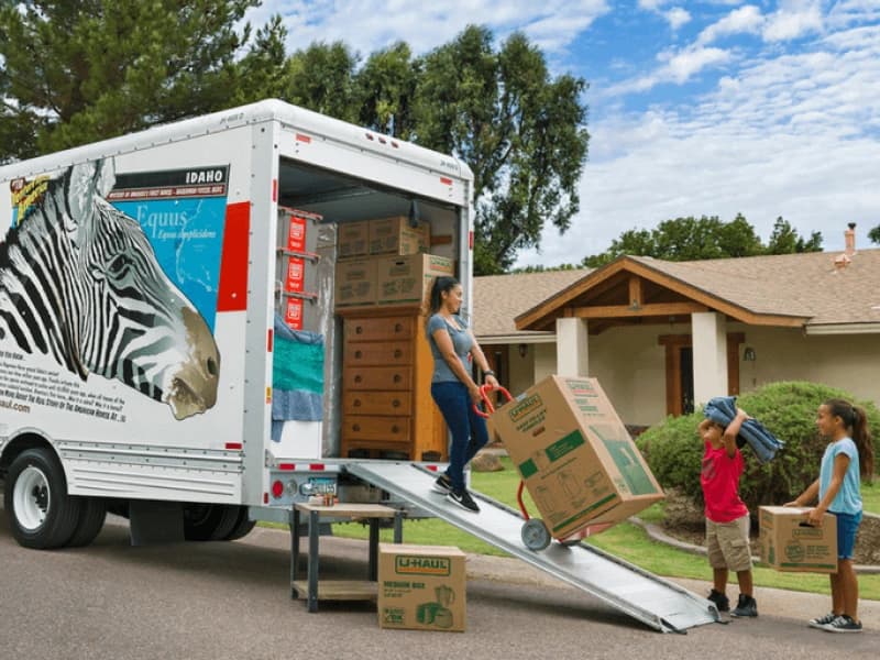 Family loading a uhaul for a long distance move